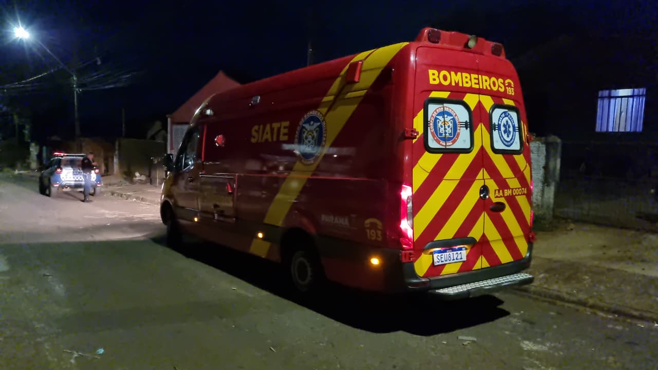 Homem que mora na frente da casa da ex se incomoda com festa e atira no joelho do atual namorado dela
