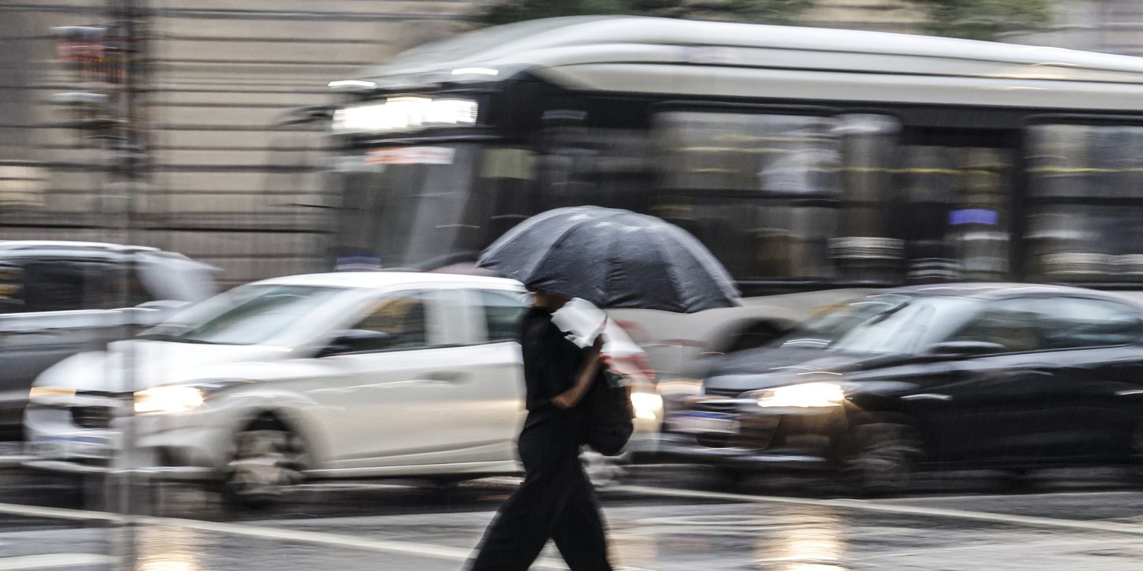 Chuvas no litoral paulista provocam interdição da Serra Mogi-Bertioga
