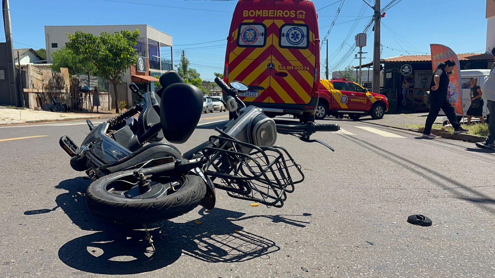 Grave acidente é registrado na Rua Adolfo Garcia