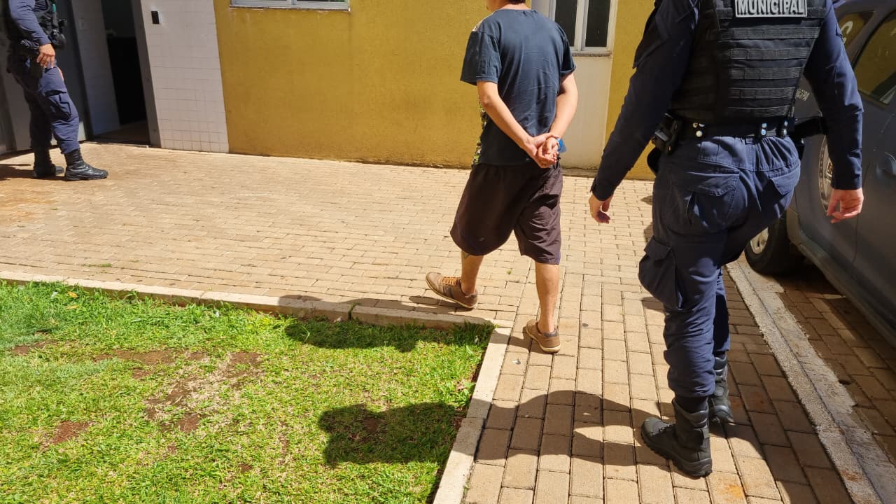 Jovem é levado à delegacia após agredir namorada de 17 anos em Cascavel