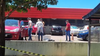 Homem encontrado morto dentro de carro na UPA Tancredo é identificado