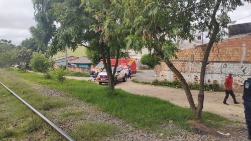 Trem atropela catador e arranca pé de homem conhecido no Cajuru