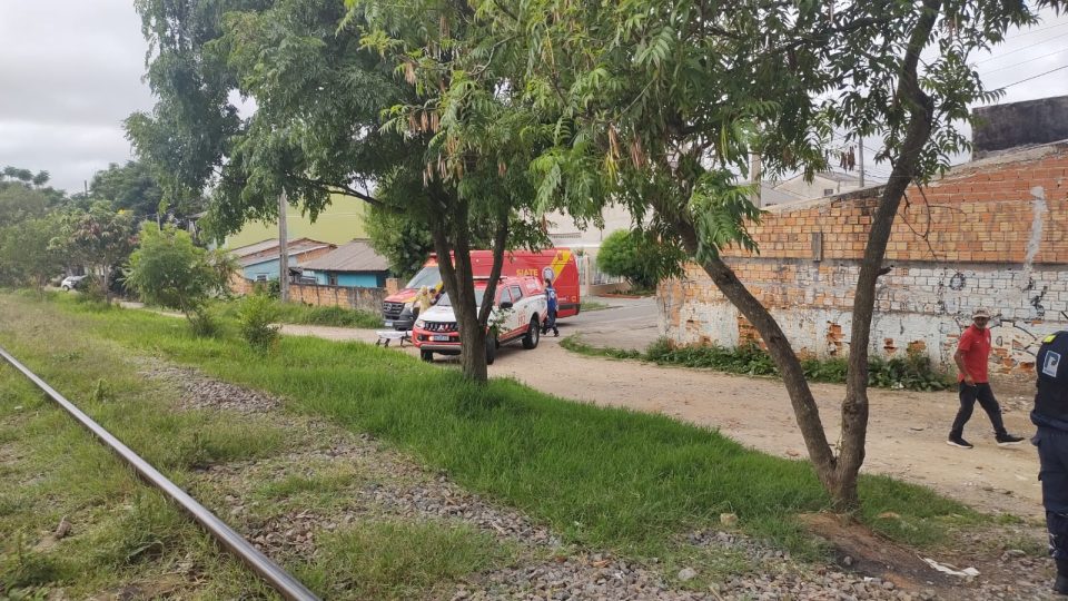 Trem atropela catador e arranca pé de homem conhecido no Cajuru