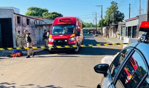 Gari é executado a tiros durante coleta de lixo; pai presencia tragédia Imagem referente a Gari é executado a tiros durante coleta de lixo; pai presencia tragédia