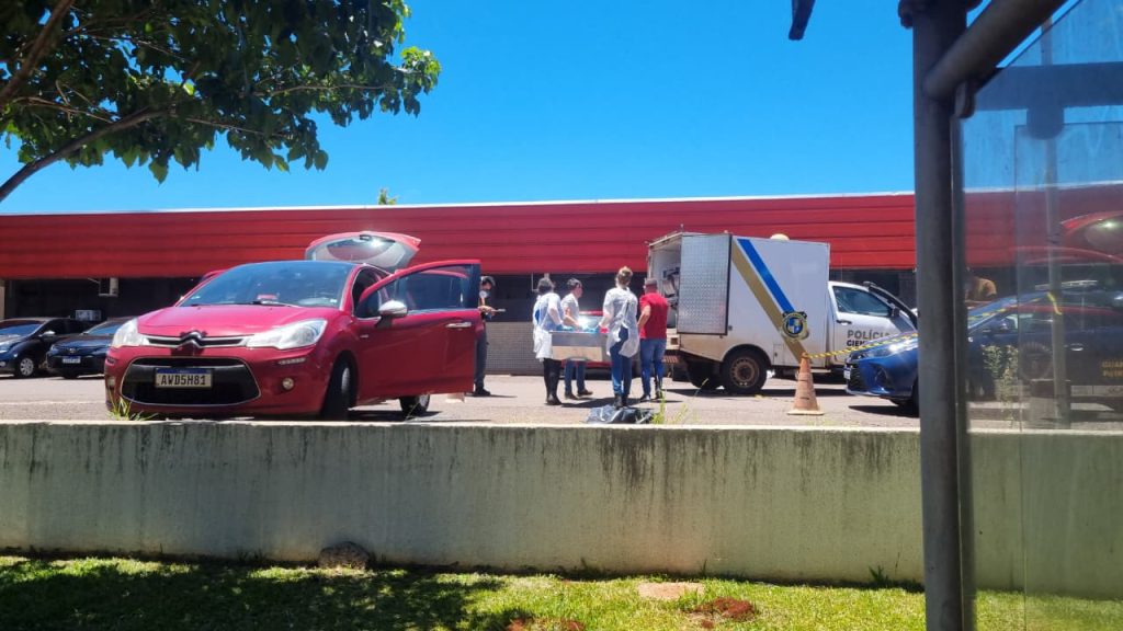 Família de idoso encontrado morto dentro de carro na UPA deve demorar 10 dias para liberar o corpo Família de idoso encontrado morto dentro de carro na UPA deve demorar 10 dias para liberar o corpo
