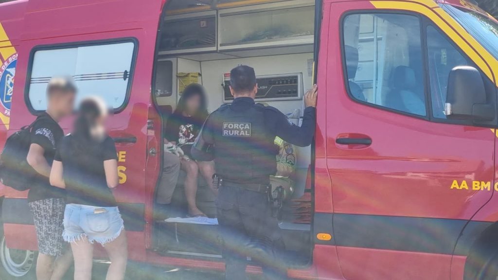 Adolescente é socorrida pelo Siate, suspeita de ter sido agredida pela própria mãe no Bairro Coqueiral