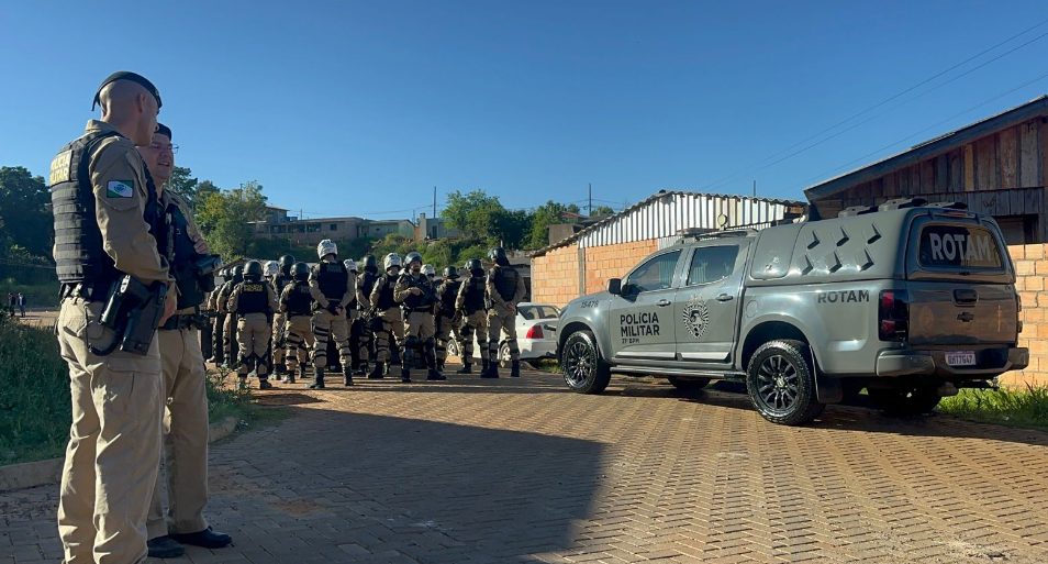 Polícia Militar e Defesa Civil realizam desocupação de terreno invadido no Terra Nossa