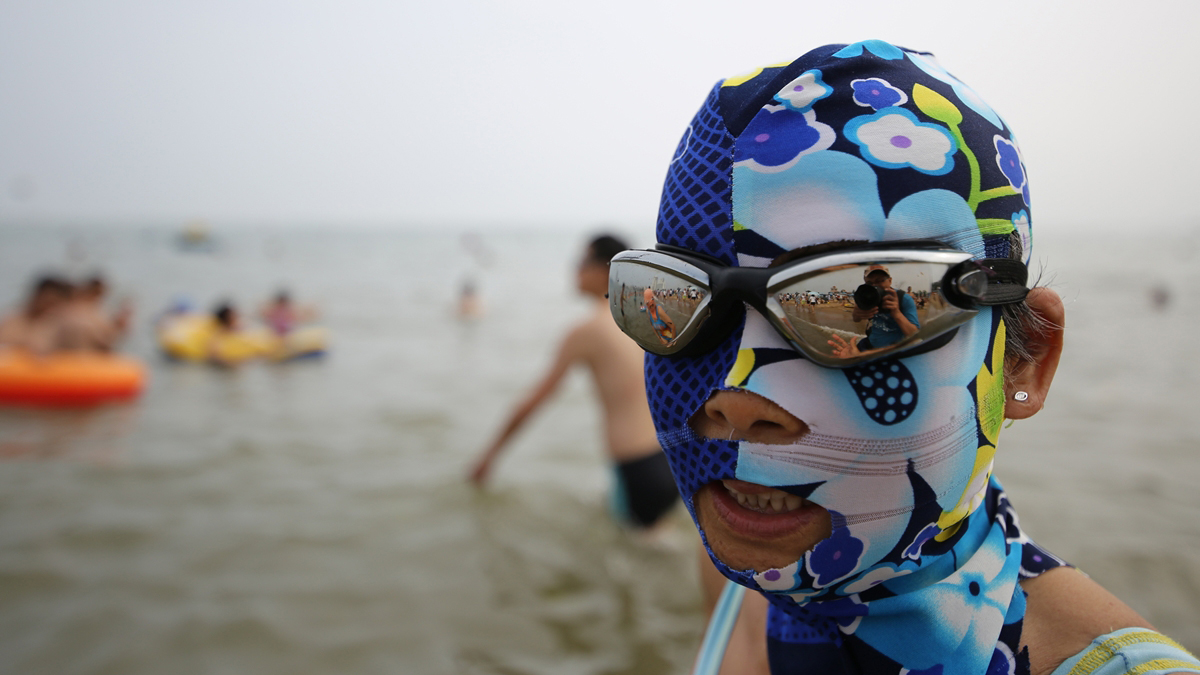 Biquíni facial vira tendência na China ao unir proteção solar, cultura e estilo
