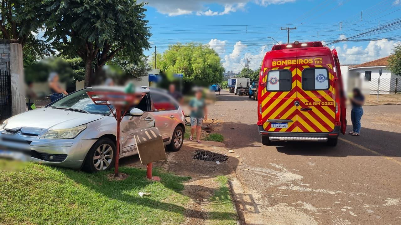 Acidente com vítimas mobiliza Siate no Bairro Santa Felicidade Acidente com vítimas mobiliza Siate no Bairro Santa Felicidade