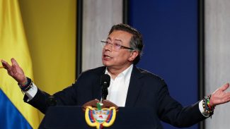 Após fala de Trump, Petro diz que pegará em armas se necessário Após fala de Trump, Petro diz que pegará em armas se necessário