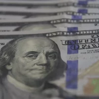 Dólar cai para R$ 5,40 após invasão à Venezuela Imagem referente a Dólar cai para R$ 5,40 após invasão à Venezuela