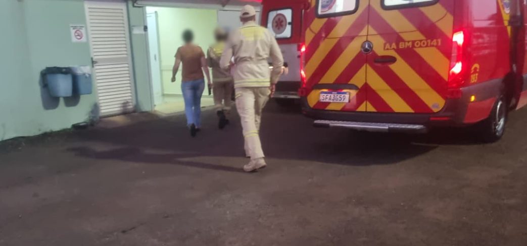 Criança de três anos é socorrida pelo Siate após sofrer queda no Bairro Cascavel Velho