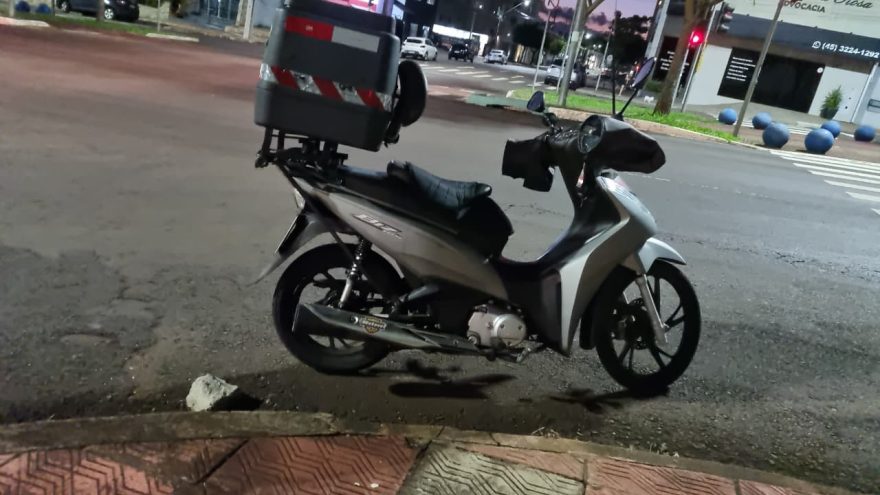 Entregador tem suspeita de fratura na clavícula após acidente no São Cristóvão