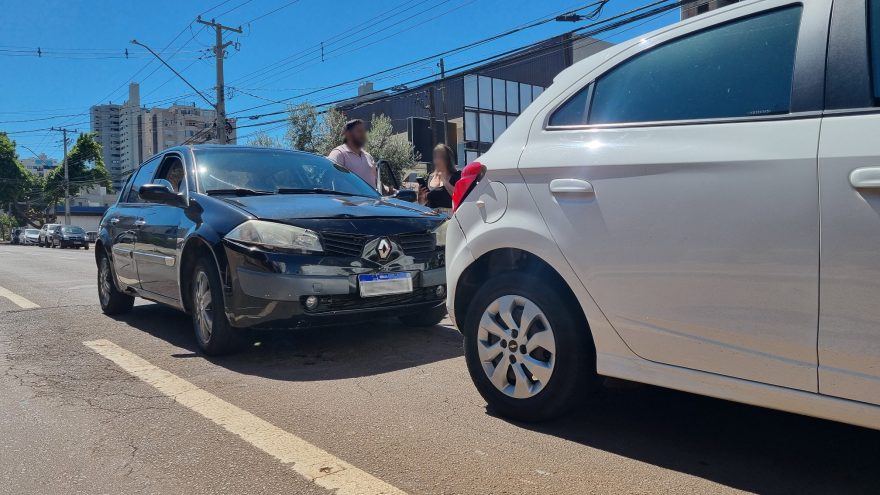 Onix e Megane se envolvem em acidente no mesmo cruzamento de acidente fatal no Centro