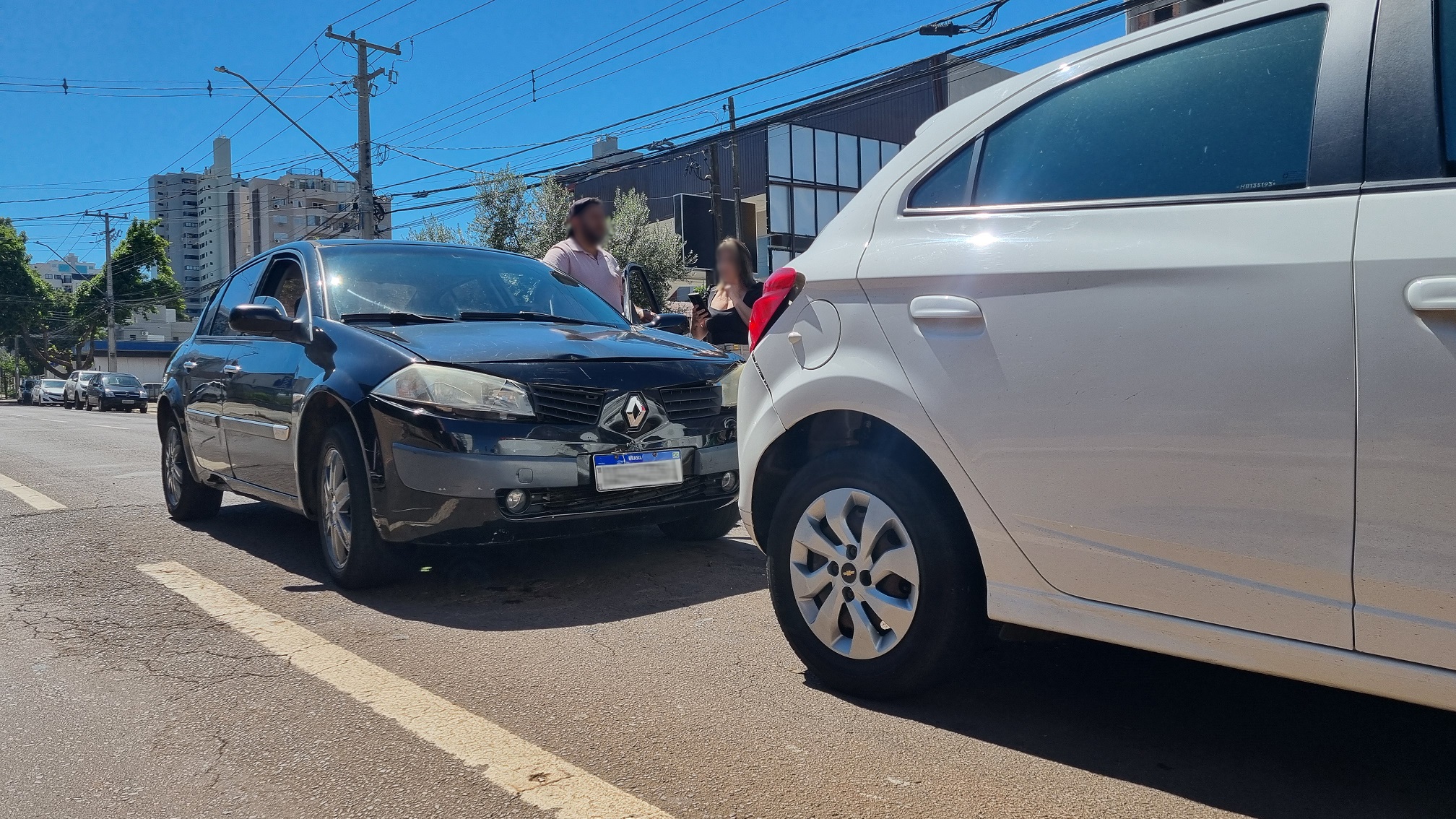 Onix e Megane se envolvem em acidente no mesmo cruzamento de acidente fatal no Centro