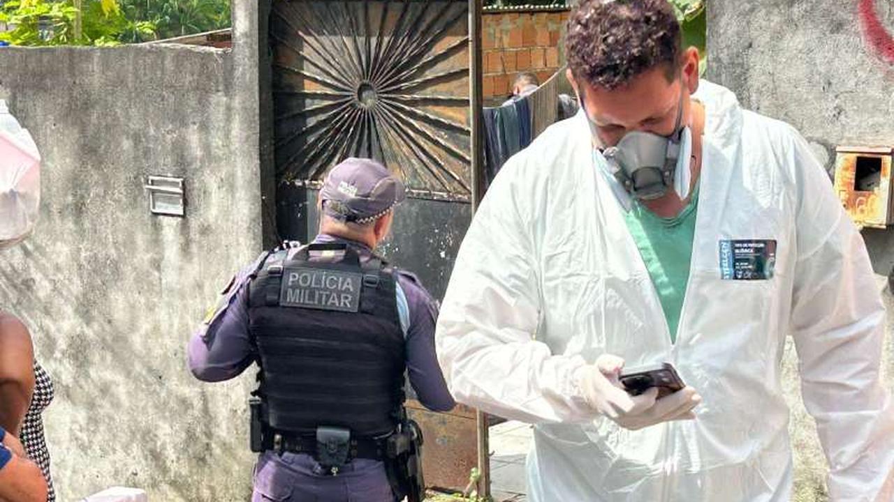 Corpo de homem é encontrado após vizinhos sentirem forte odor