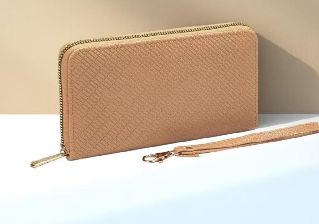 Carteira com documentos é perdida e dona precisa de ajuda para encontrar