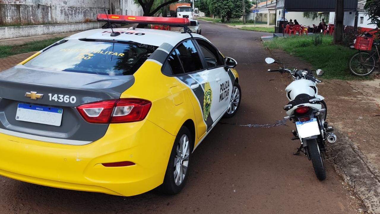 Com várias irregularidades, motocicleta é apreendida durante abordagem no Santa Felicidade