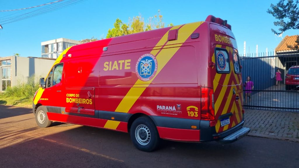 Adolescente atingido por portão no bairro Morumbi é levado para o HU