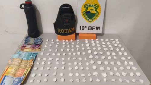 Mulher é presa com 154 porções de cocaína escondidas em carro, em Toledo