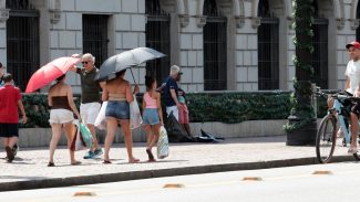 Temperatura pode chegar a 36°C no domingo em São Paulo Temperatura pode chegar a 36°C no domingo em São Paulo