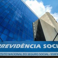 Imagem referente a Sancionada lei que proíbe descontos em benefícios do INSS