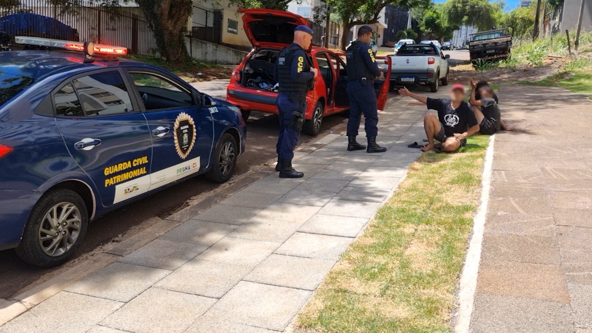 Trio é abordado após suposta baderna no Parque Vitória e drogas são encontradas em veículo