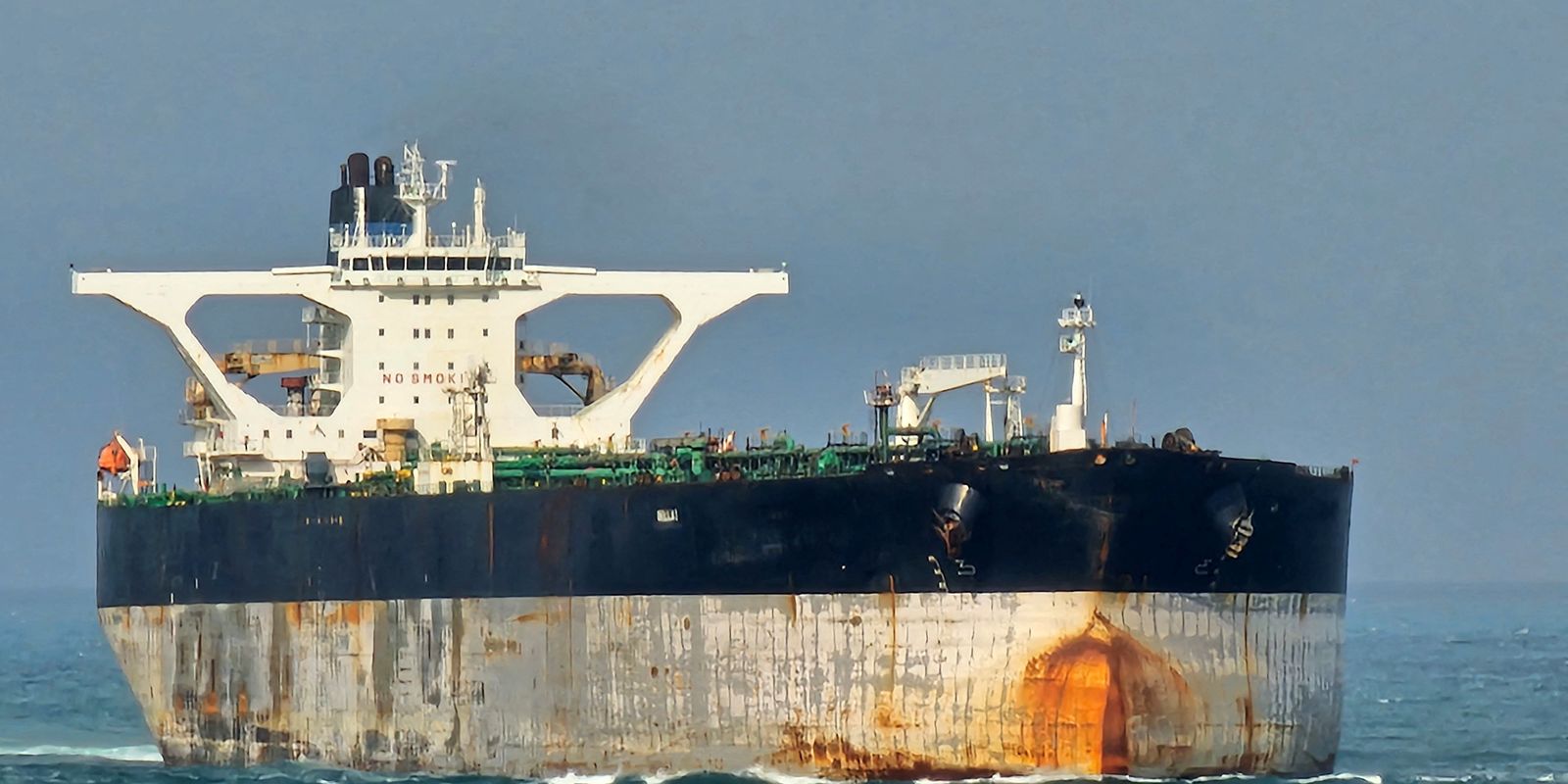 EUA apreendem dois navios que transportariam petróleo da Venezuela