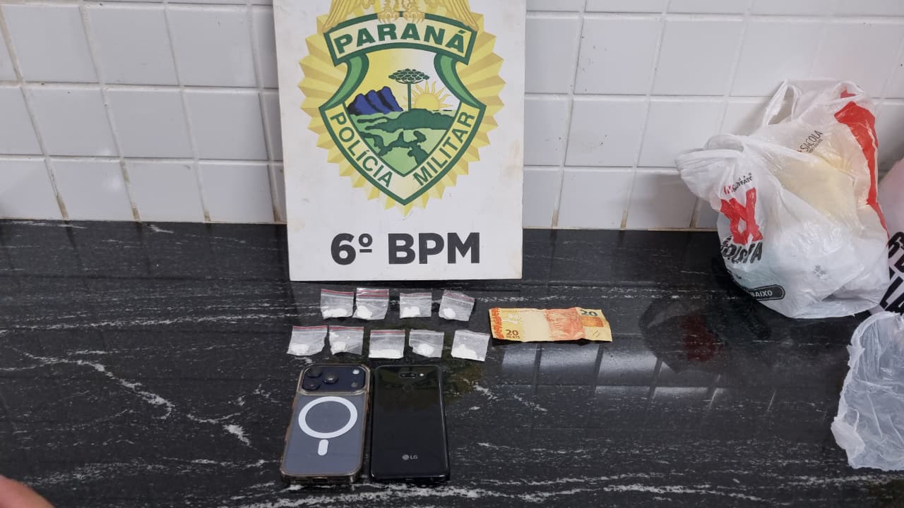 Jovens em moto são pegos com cocaína em ação da PM no Santa Felicidade