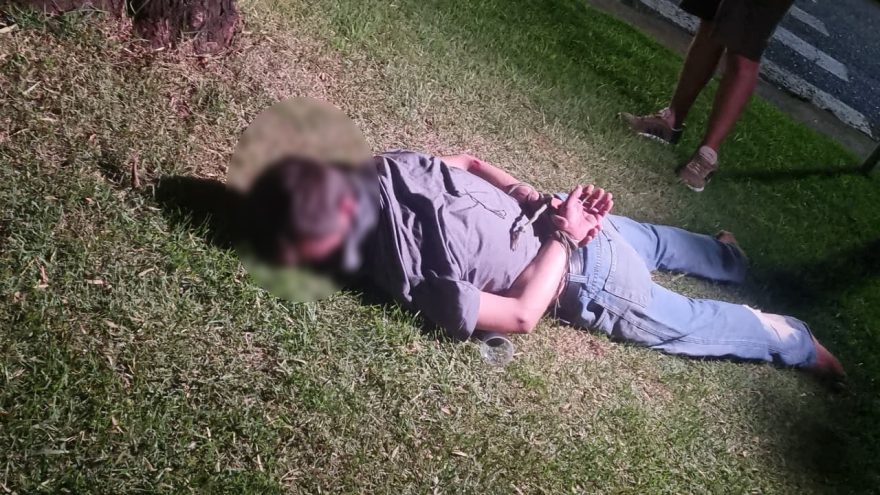 Motorista amarrado: Batida entre três carros termina em confusão no Bairro Alto Alegre