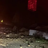 Imagem referente a Queda de pedras interdita parcialmente BR-277 na Serra da Esperança