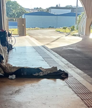 Imagem referente a Internauta relata cheiro de urina, bancos ocupados por mendigos e falta de segurança no Terminal Nordeste