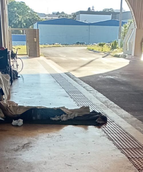 Imagem referente a Internauta relata cheiro de urina, bancos ocupados por mendigos e falta de segurança no Terminal Nordeste