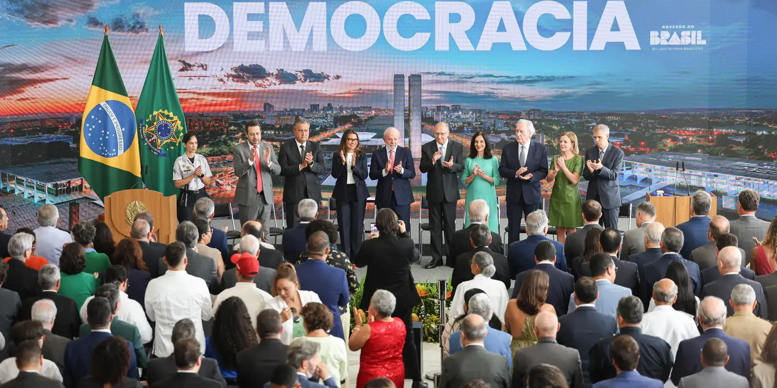 Lula veta integralmente PL da Dosimetria Lula veta integralmente PL da Dosimetria