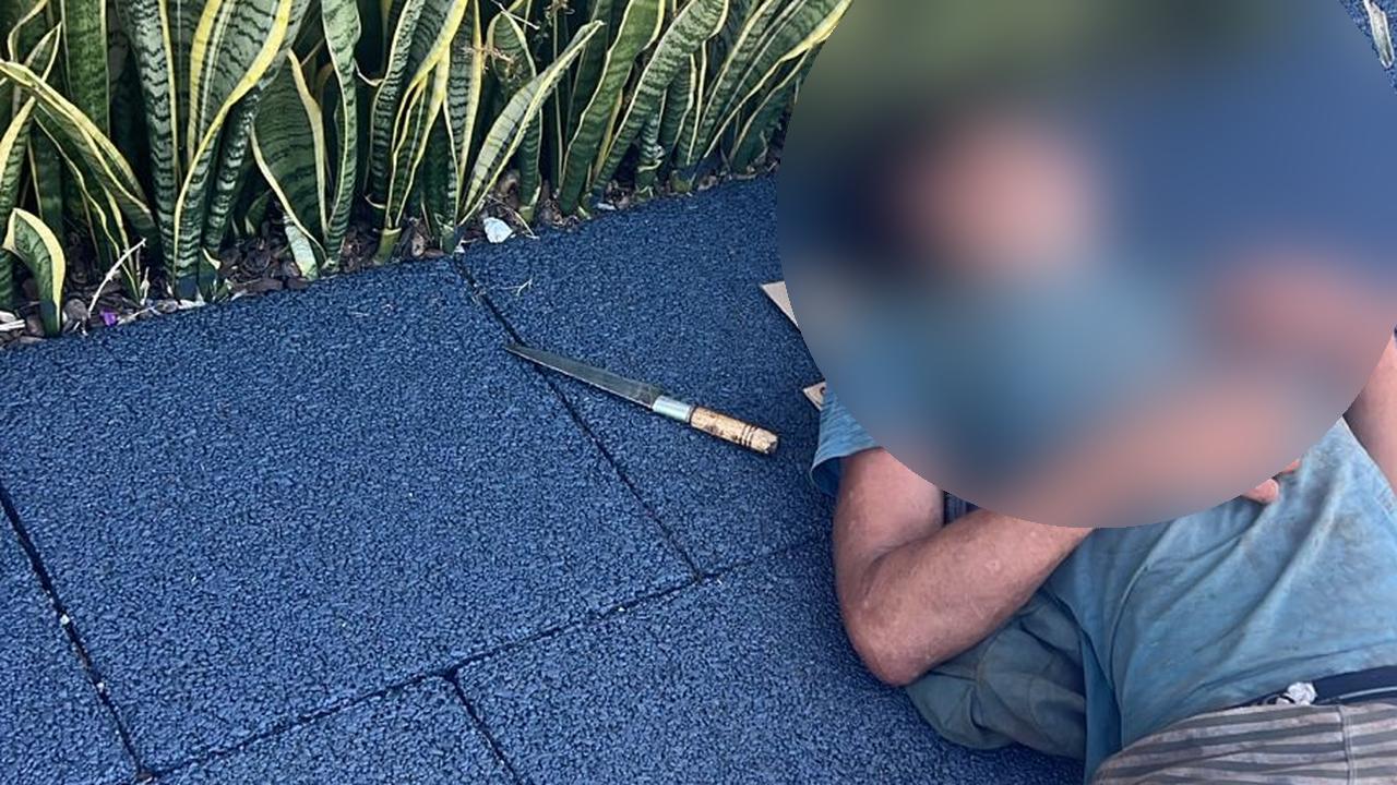 Morador de rua é flagrado dormindo ao lado de uma faca no Bairro São Cristóvão Morador de rua é flagrado dormindo ao lado de uma faca no Bairro São Cristóvão