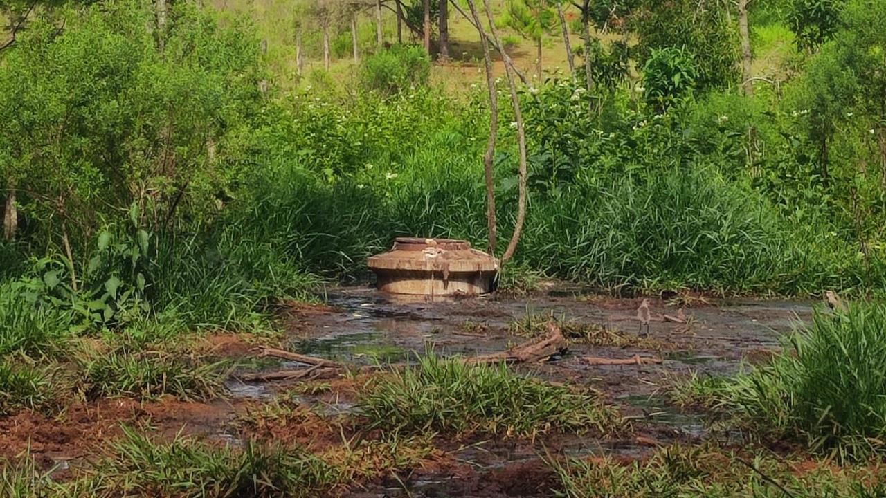 Moradores denunciam esgoto a céu aberto no Loteamento Belmonte, em Cascavel Moradores denunciam esgoto a céu aberto no Loteamento Belmonte, em Cascavel