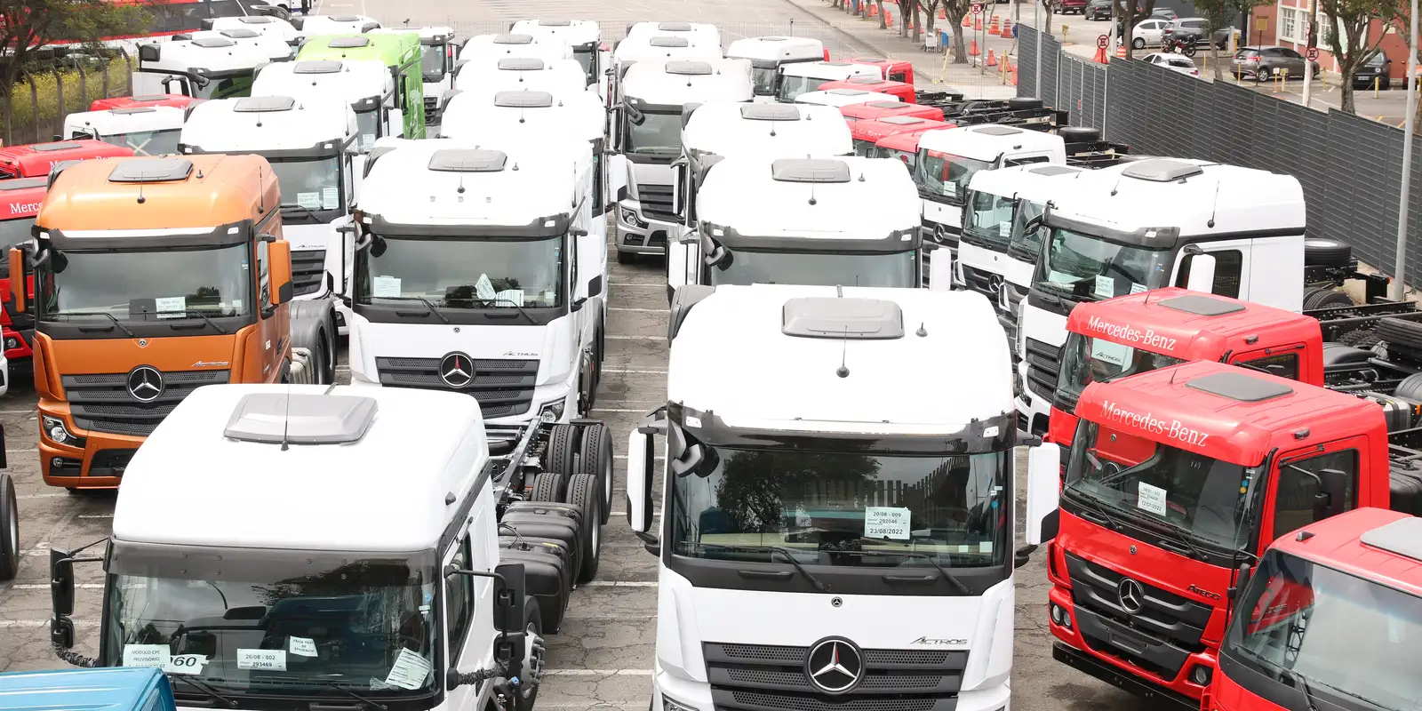 Governo anuncia R$ 10 bilhões em crédito para compra de caminhões Imagem referente a Governo anuncia R$ 10 bilhões em crédito para compra de caminhões