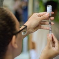 Casos de Síndrome Respiratória Grave estão em queda, diz InfoGripe Imagem referente a Casos de Síndrome Respiratória Grave estão em queda, diz InfoGripe