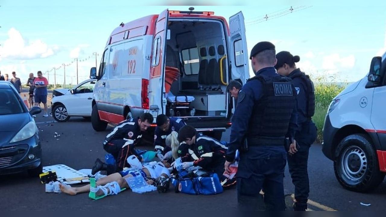 Motociclista é levado inconsciente ao hospital após grave acidente em Maringá
