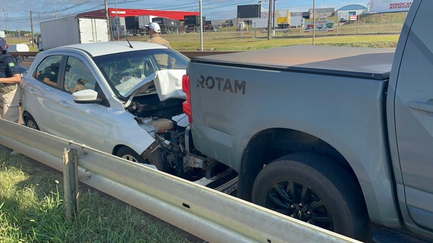 Acidente envolvendo viatura da PM causa transtornos no Trevo Cataratas, na BR-277 em Cascavel