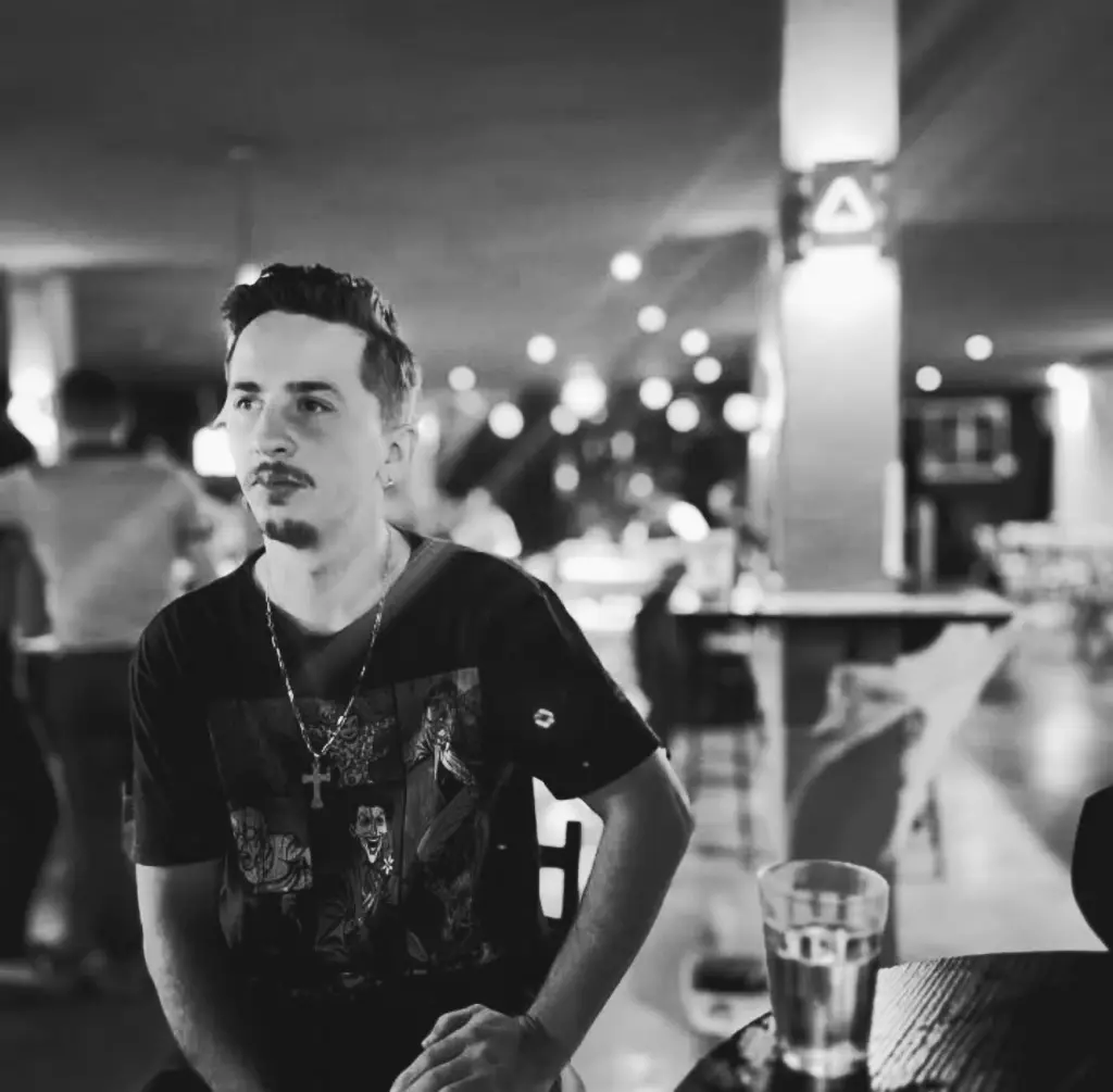 Motoboy morre após engasgar e ficar dias na UTI Motoboy morre após engasgar e ficar dias na UTI