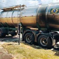 Imagem referente a Incêndio em caminhão mobiliza Bombeiros na BR-277, em Cascavel