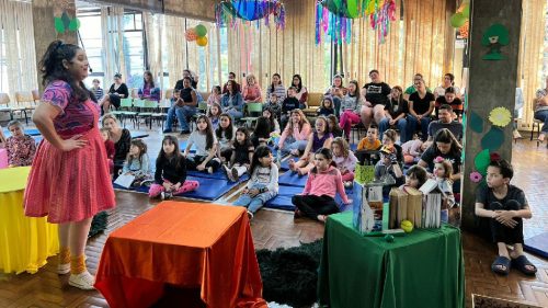 Biblioteca Pública realiza contação de histórias na temporada de férias Imagem referente a Biblioteca Pública realiza contação de histórias na temporada de férias