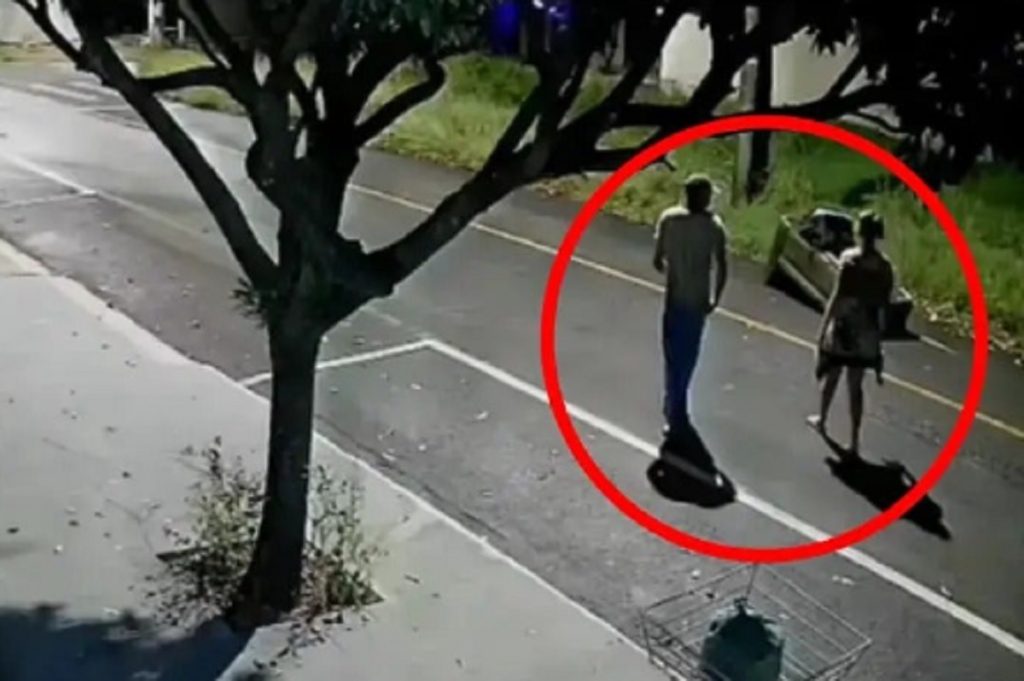 Polícia prende suspeitos pela morte de homem cujo corpo foi encontrado dentro de um sofá