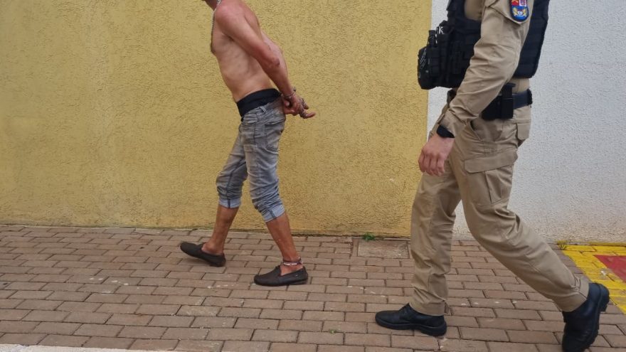 Homem agride a irmã e ameaça a mãe no Pioneiros Catarinenses