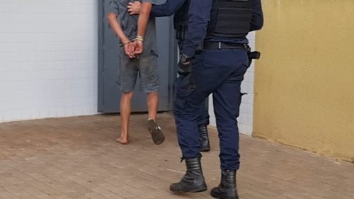 Homem procurado por tráfico é preso em posto na BR-277 após confusão em Cascavel Imagem referente a Homem procurado por tráfico é preso em posto na BR-277 após confusão em Cascavel
