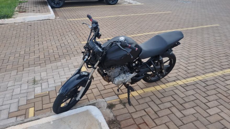 Motocicleta usada em assalto por adolescentes tem alerta de furto em Cascavel