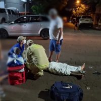 Imagem referente a Motociclista de 19 anos fica ferido após colisão com Fiat Toro no bairro Floresta