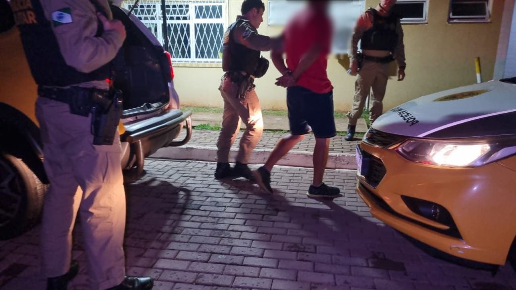 Mulher denuncia marido após violência verbal e ameaças no Centro de Cascavel Mulher denuncia marido após violência verbal e ameaças no Centro de Cascavel