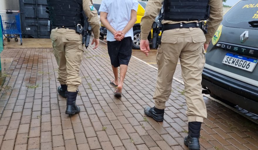 Menor foge para Cascavel para encontro amoroso e PM age rápido para localizar garota com jovem de 22 anos